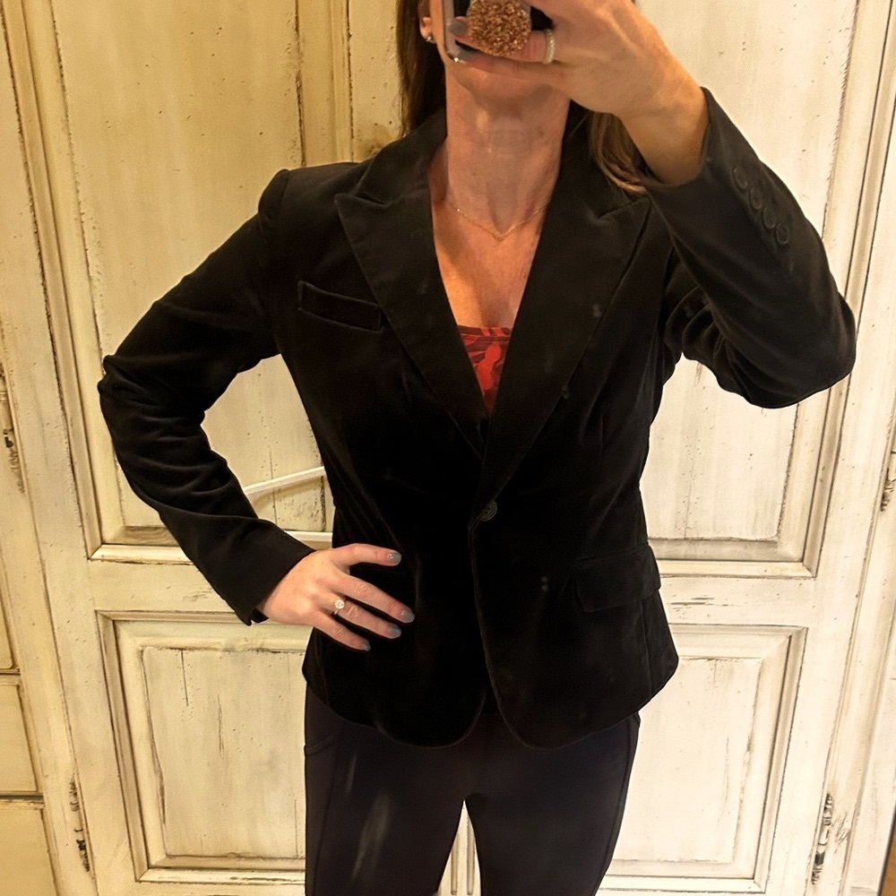 Velvet blazer in black, size 4. Perfect condition. Only worn a couple times.